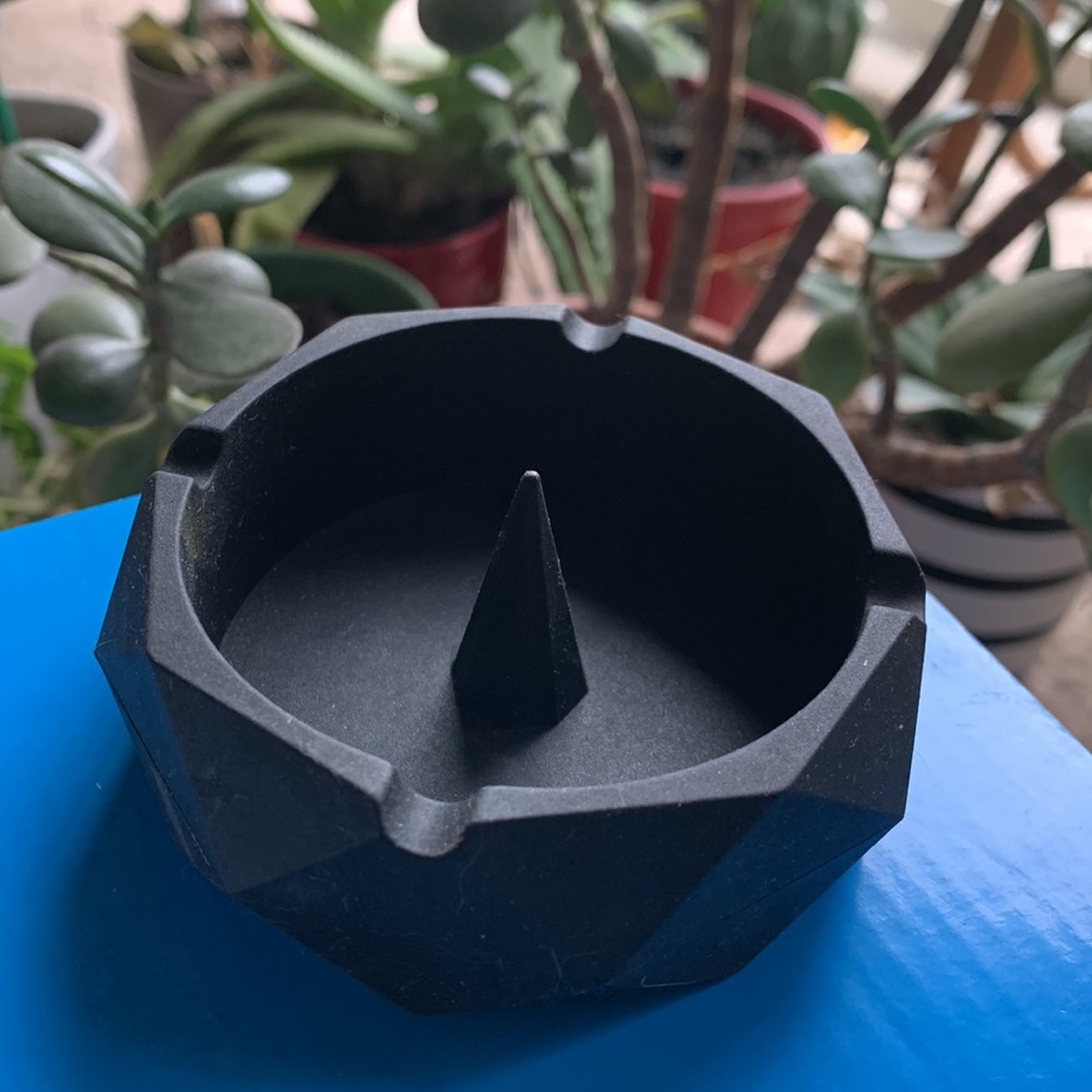 all black rubber cannabox ashtray